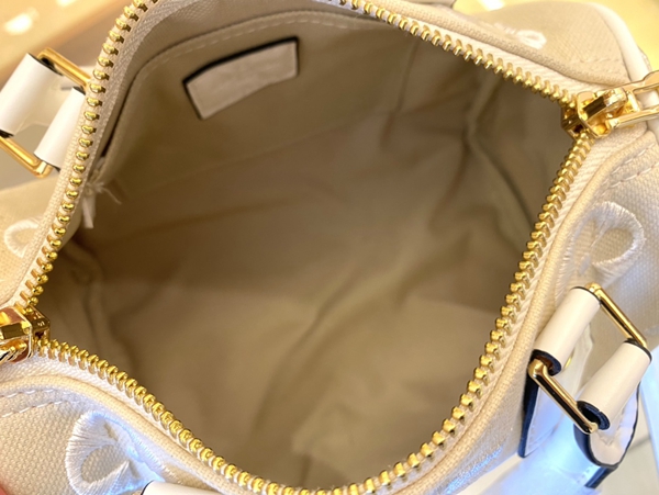 ルイヴィトンバッグ角部分ディテール